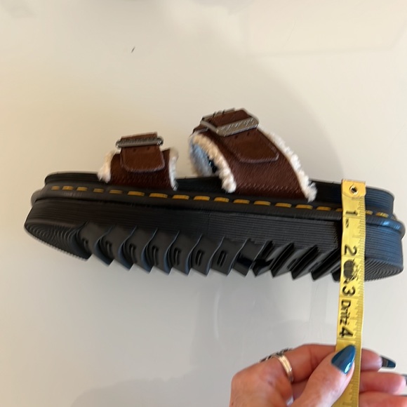 DR. MARTENS | Brown fur lined couture platform spring summer “Myles” sandal flat - Picture 15 of 16